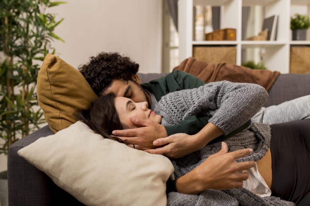 How Couples Can Sleep Comfortably