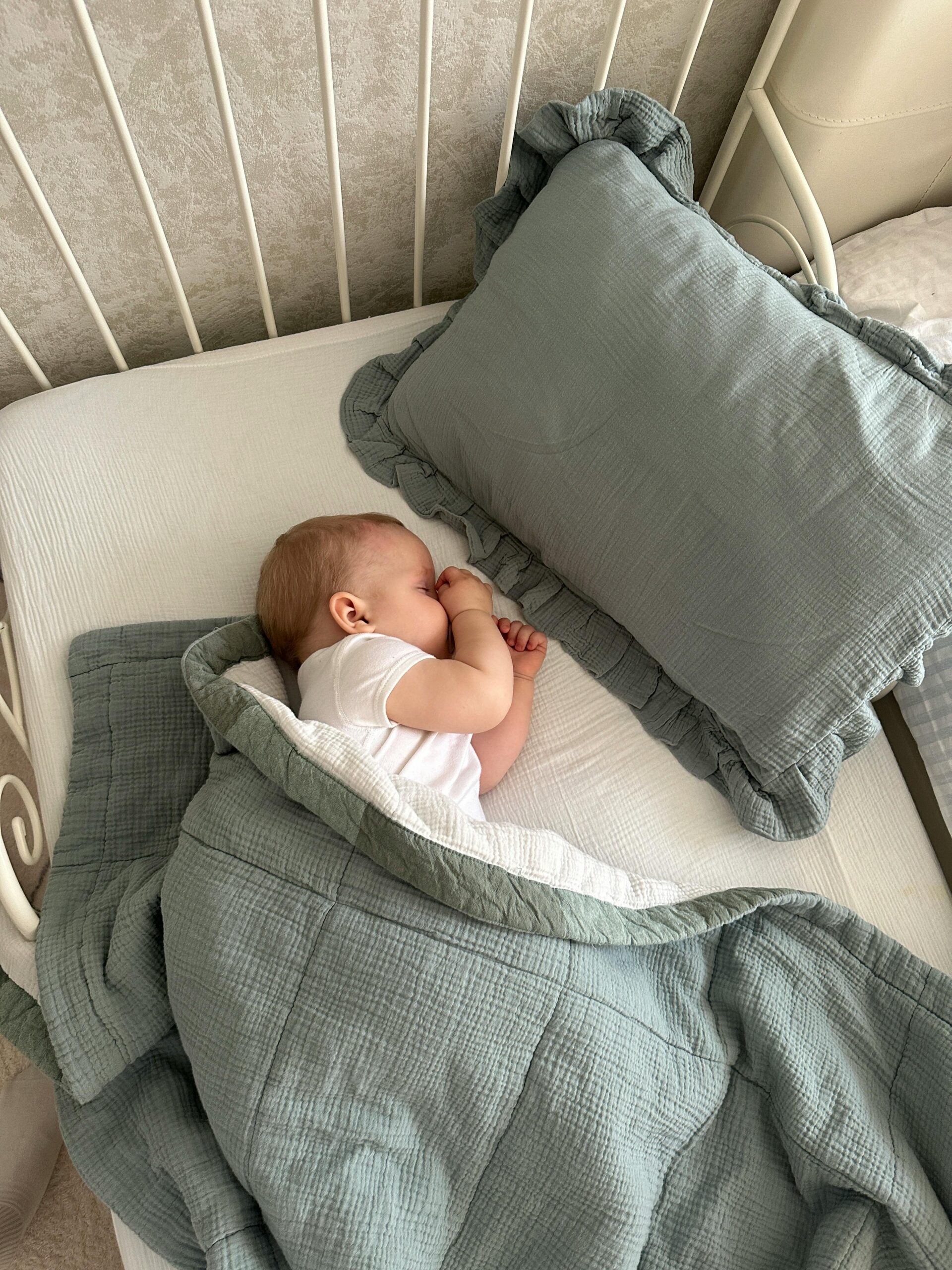 When Can Baby Sleep With Blanket 2024